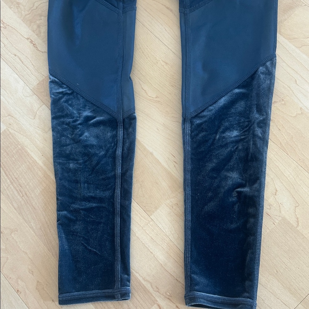 💙Alo Yoga Sheila Leggings - Picture 3 of 5